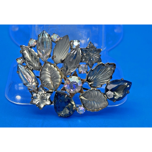 Vintage Weiss style Carved thermoset Leaf Brooch AB Rhinestone Gold-tone - Picture 16 of 16